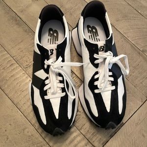 Black and White New Balence 327